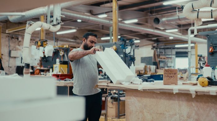 Bespoke furniture as a controlled manufacturing process